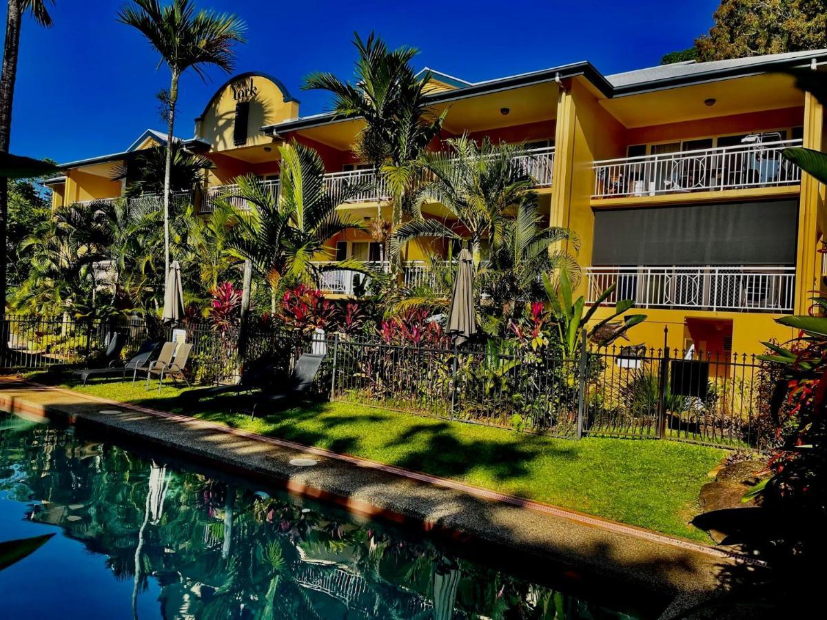 The York Beachfront Holiday Apartments Yorkeys Knob Ngoại thất bức ảnh