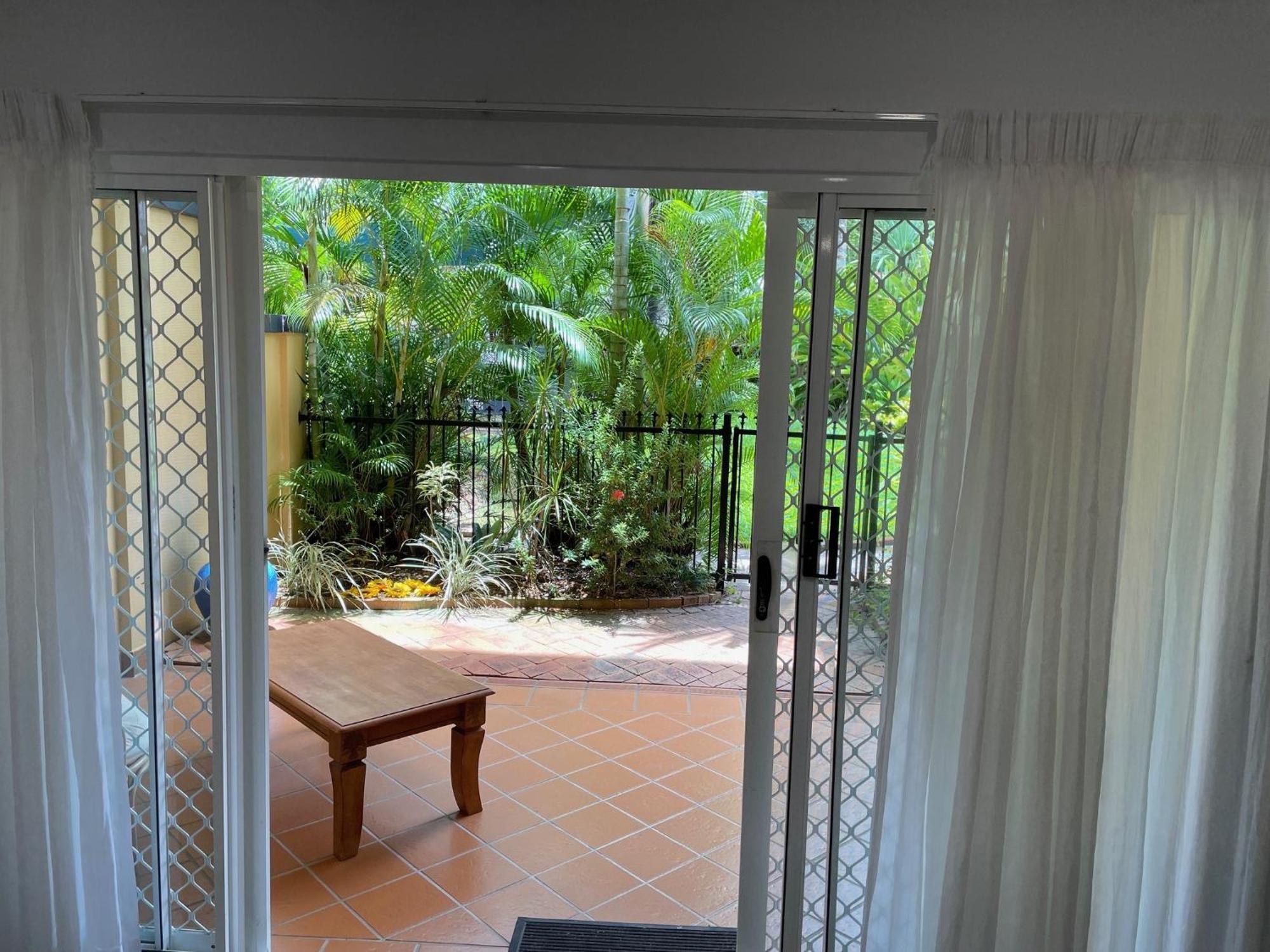 The York Beachfront Holiday Apartments Yorkeys Knob Ngoại thất bức ảnh
