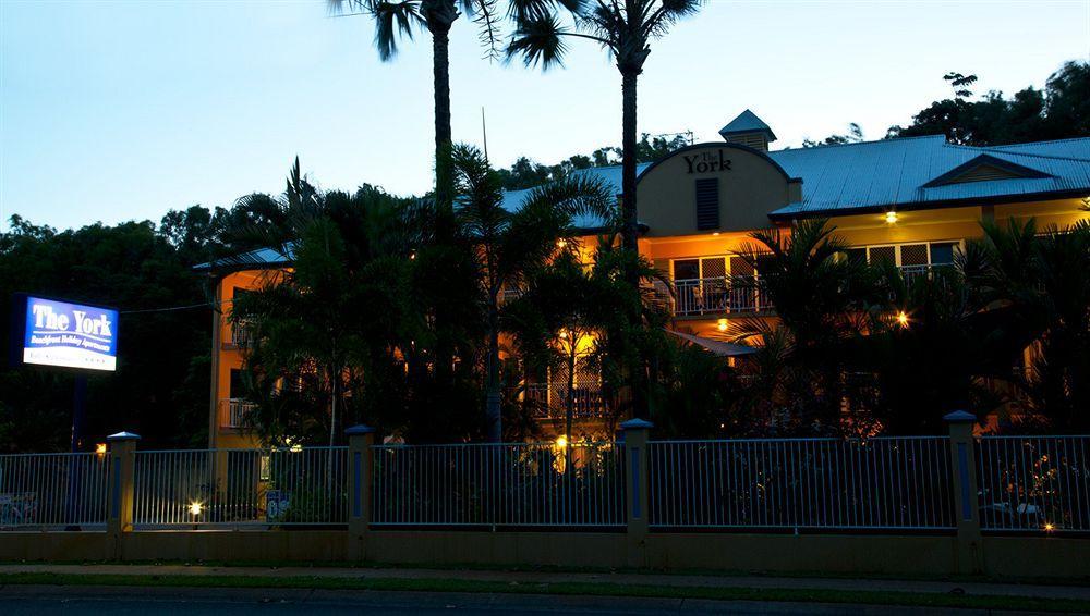 The York Beachfront Holiday Apartments Yorkeys Knob Ngoại thất bức ảnh