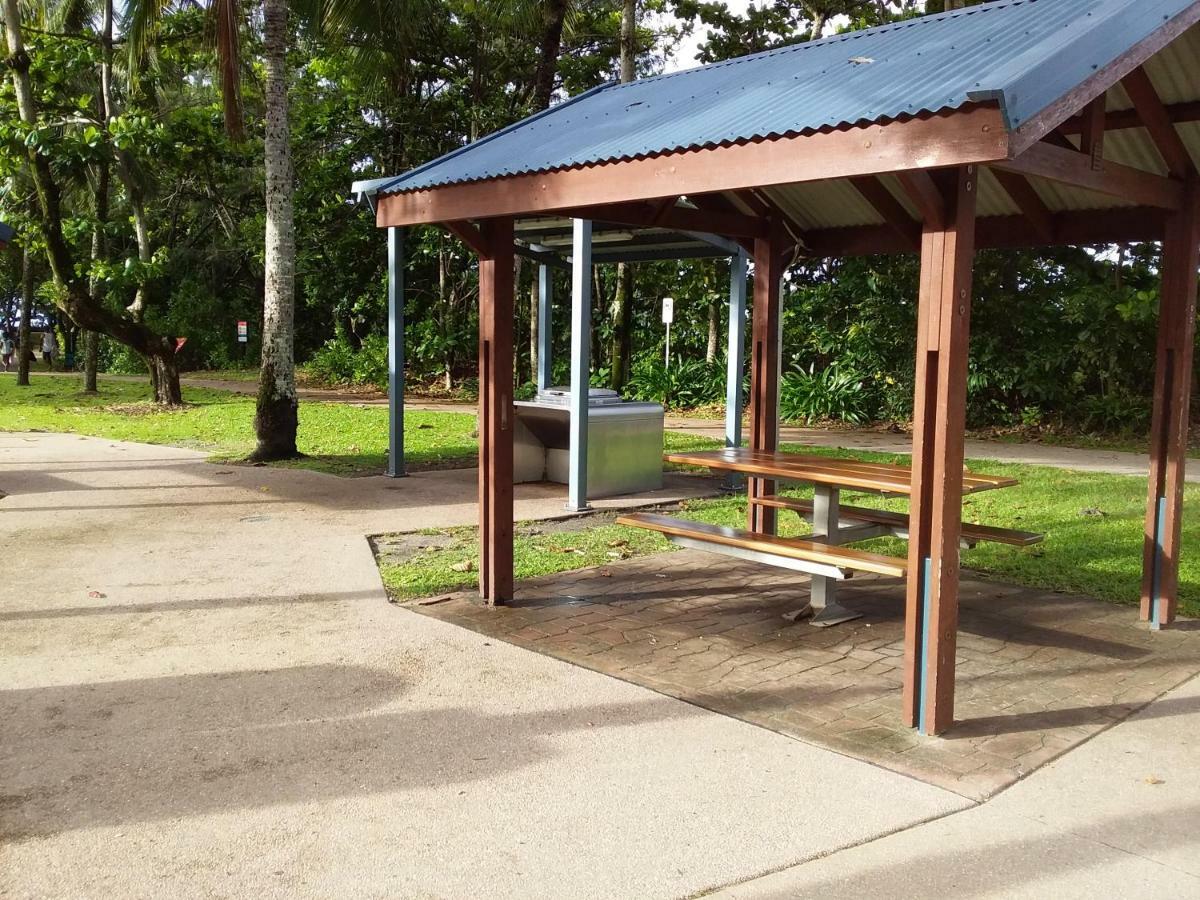 The York Beachfront Holiday Apartments Yorkeys Knob Ngoại thất bức ảnh